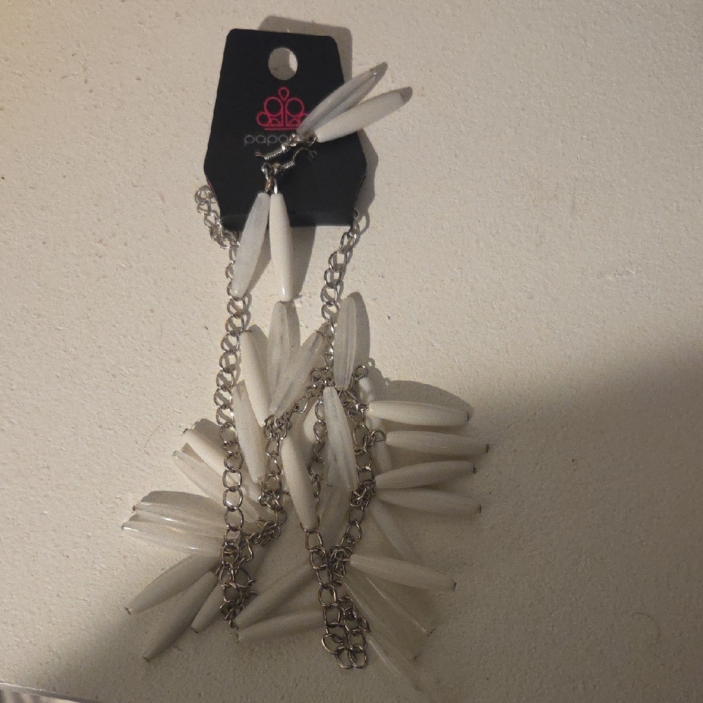 Paparazzi White Necklace with Silver Accents